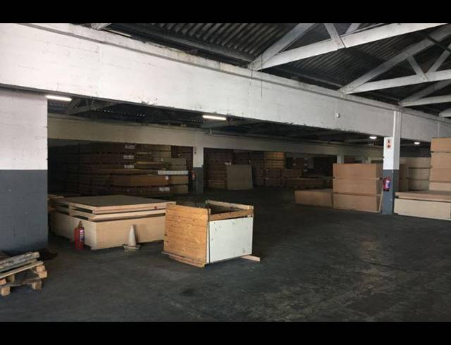 1,563M² WAREHOUSE TO LET IN EPPING INDUSTRIAL